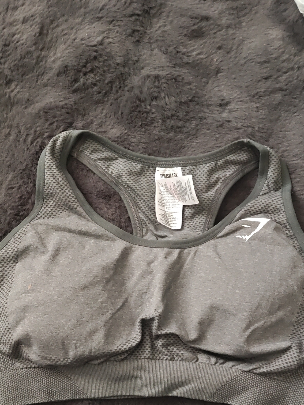 Gymshark Women's Gray Seamless Sports Bra - Grey (With Removable Pads)